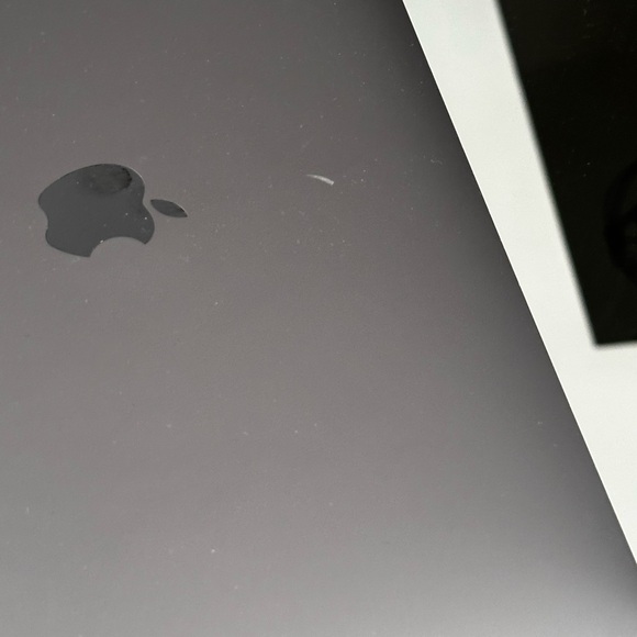 2018 MacBook Pro - Picture 4 of 5